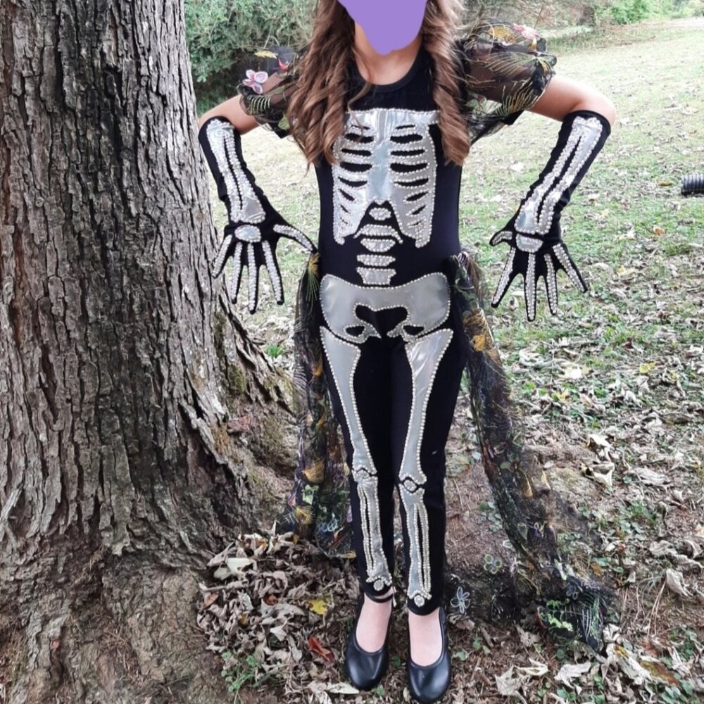 Skeleton fun fashion/Halloween OOC little girl 8/9